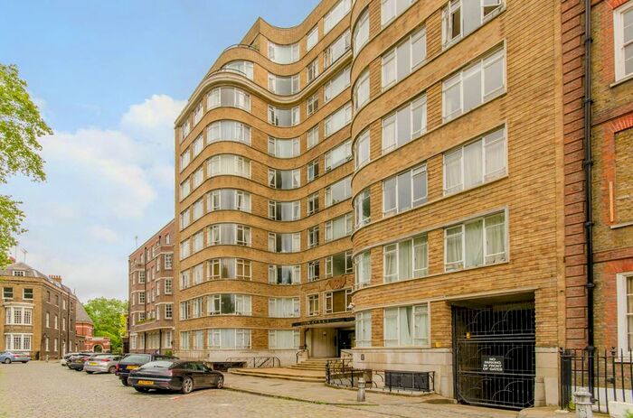 Studio To Rent In Charterhouse Square, City, London, EC1M