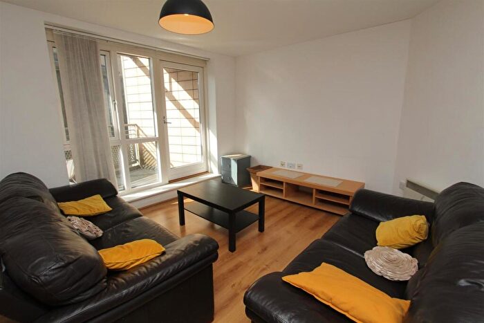 3 Bedroom House To Rent In Aspect, Elmwood Lane, LS2