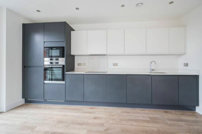 1 Bedroom Flat To Rent In Murdoch Court, Hackney Wick, London, E3