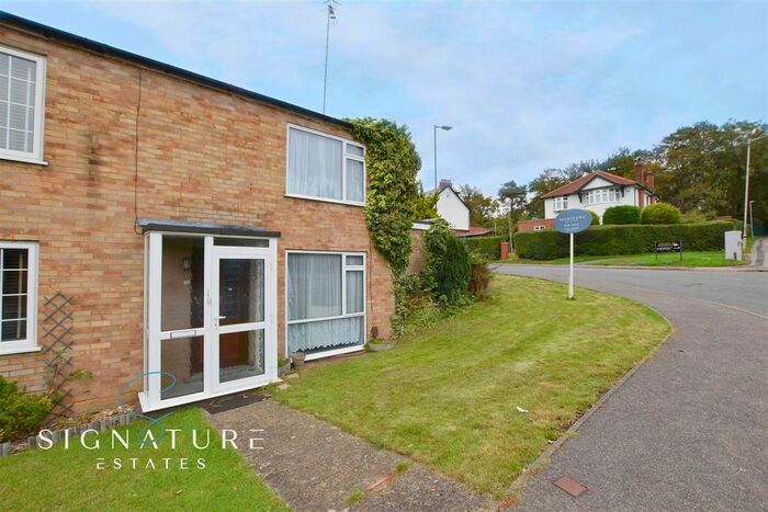 2 Bedroom Property To Rent In Hamilton Road, Hunton Bridge, Kings Langley, WD4