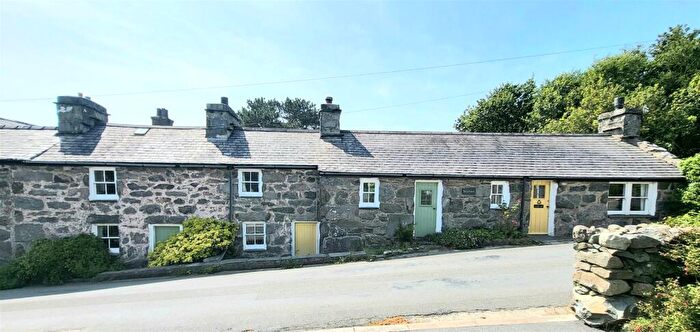 3 Bedroom House For Sale In Tan Y Buarth, Llanfair, LL46