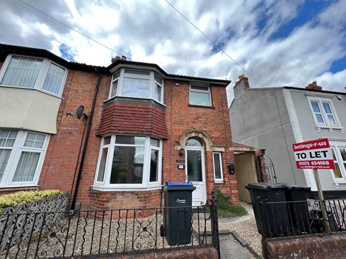 1 Bedroom Flat To Rent In Islington, Trowbridge, Wiltshire, BA14