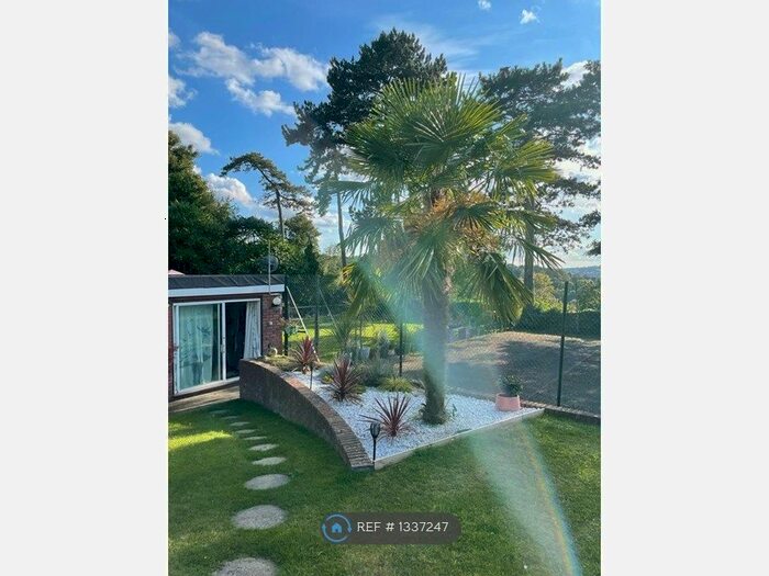 2 Bedroom Flat To Rent In Purley Hill, Purley, CR8