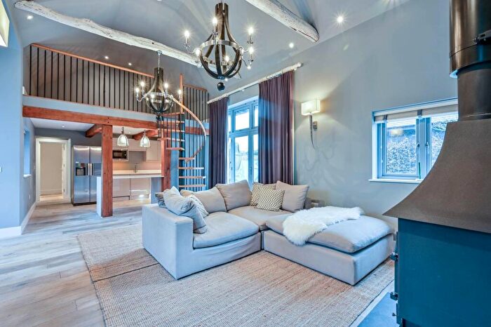 3 Bedroom Barn Conversion For Sale In Brook Farm, Worplesdon, Guildford, GU3