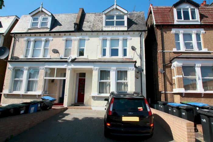 Studio To Rent In Palmerston Crescent, Palmers Green, N13