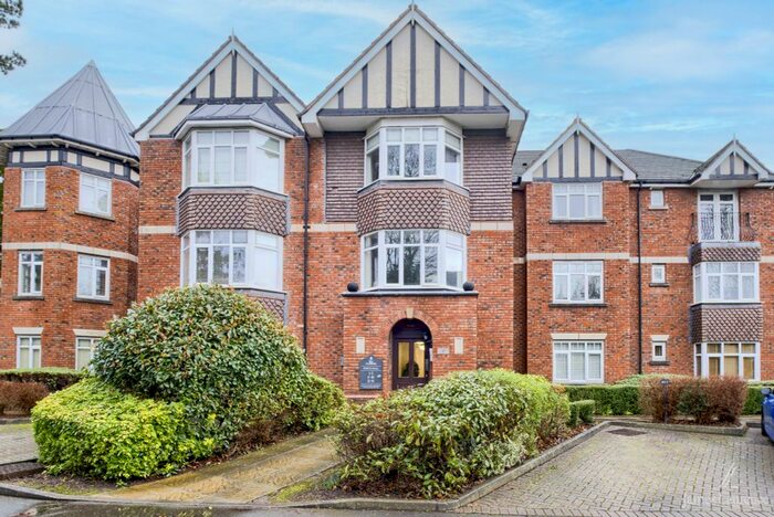 2 Bedroom Flat To Rent In Kings Hall, Wake Green Road, Moseley, B13