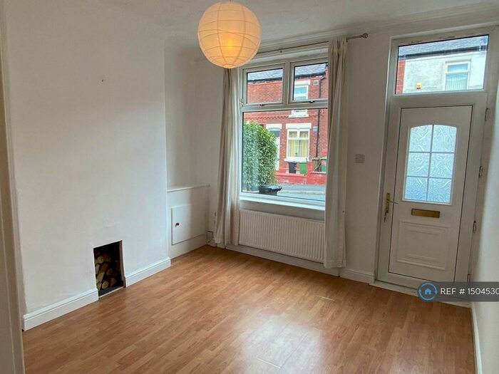 2 Bedroom Flat To Rent In Farr Street, Stockport, SK3