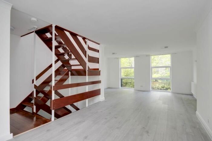 4 Bedroom Flat To Rent In Hornby Close, London, NW3
