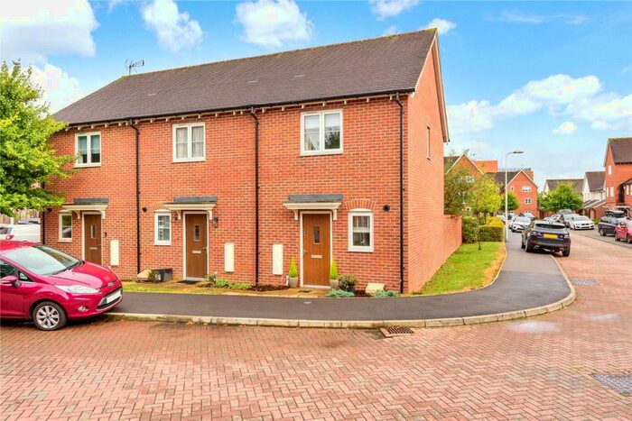 2 Bedroom End Of Terrace House To Rent In Outfield Crescent, Wokingham, Berkshire, RG40