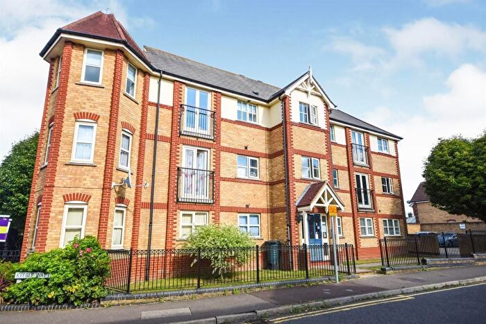 2 Bedroom Flat For Sale In Keeble Way, Braintree, CM7