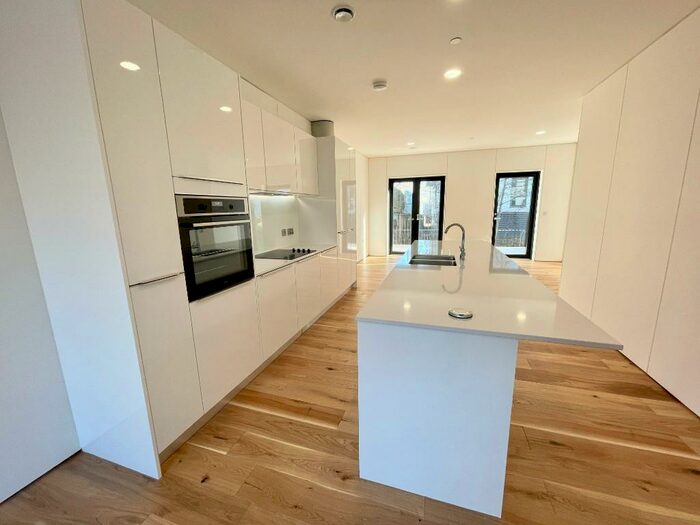 3 Bedroom Town House To Rent In Guest Street, Manchester, Greater Manchester, M4