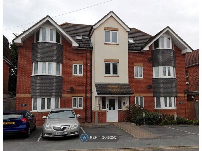 2 Bedroom Flat To Rent In Adeline Road, Bournemouth, BH5