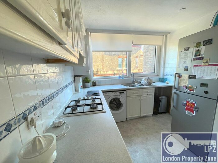 2 Bedroom Flat To Rent In Queens Ride, Barnes, London, SW13