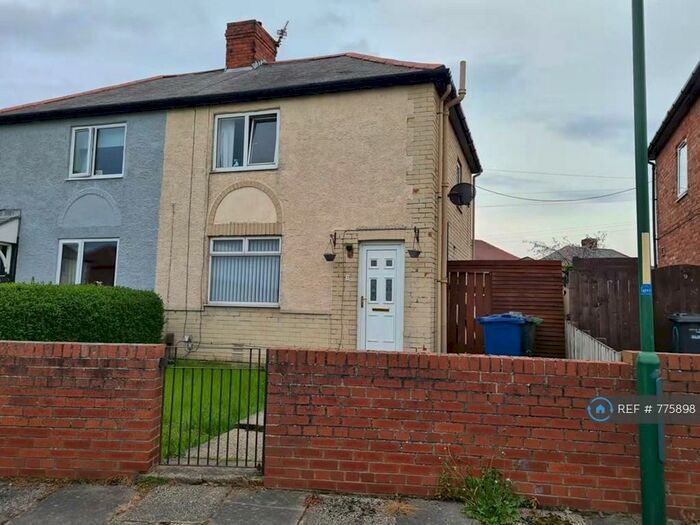 2 Bedroom Semi-Detached House To Rent In Lindisfarne Recess, Jarrow, NE32