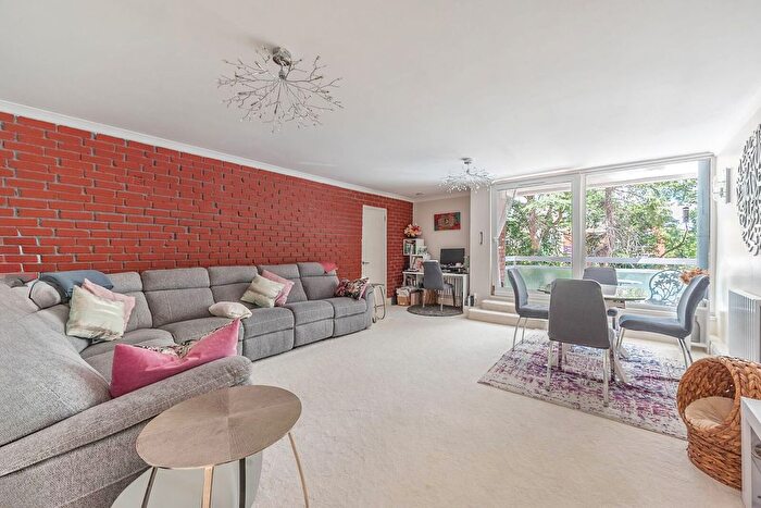 2 Bedroom Flat For Sale In Stonegrove, Edgware, HA8