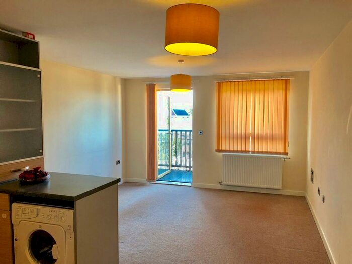 2 Bedroom Flat To Rent In Handcroft Road, Croydon, CR0