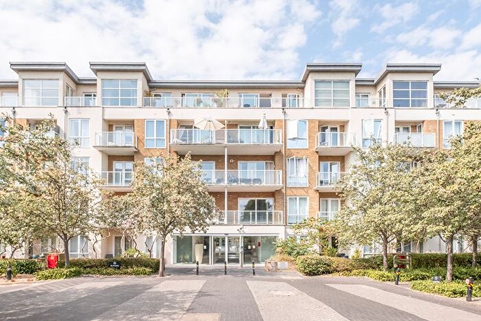 2 Bedroom Flat For Sale In Melliss Avenue, Richmond, TW9