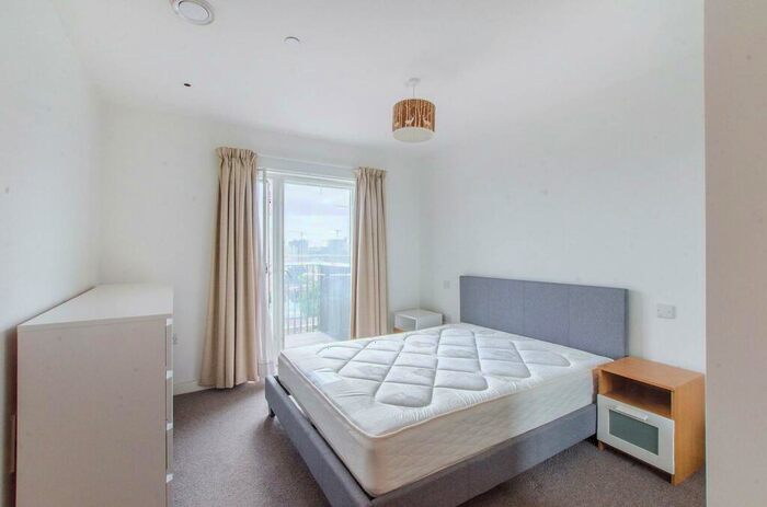 2 Bedroom Flat To Rent In Maud Street, Canning Town, London, E16