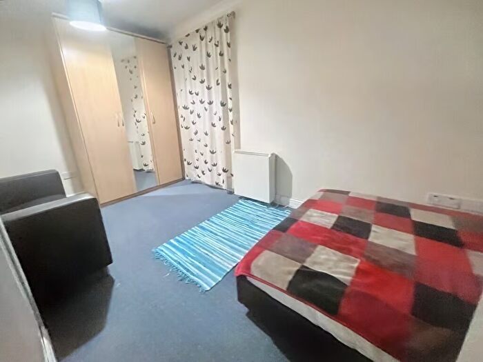 1 Bedroom End Of Terrace House To Rent In Waterbeach Road, Slough, SL1