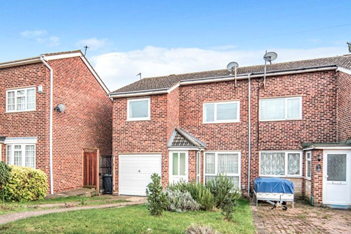 3 Bedroom Semi-Detached House To Rent In Lunedale CLose, Kempston, MK42