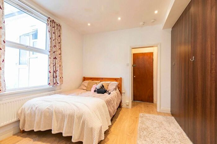 Studio To Rent In Callcott Road, Kilburn, (council Tax, Gas And Water Inlcuded), NW6