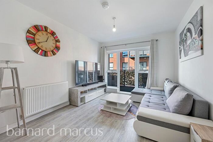 1 Bedroom Apartment To Rent In Thimble Crescent, Wallington, SM6