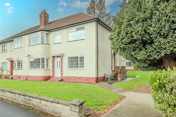 2 Bedroom Flat For Sale In Sandringham Drive, Leeds, West Yorkshire, LS17