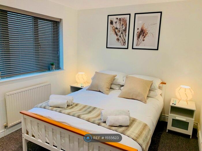 3 Bedroom Terraced House To Rent In St. Margarets Court, Taunton, TA1