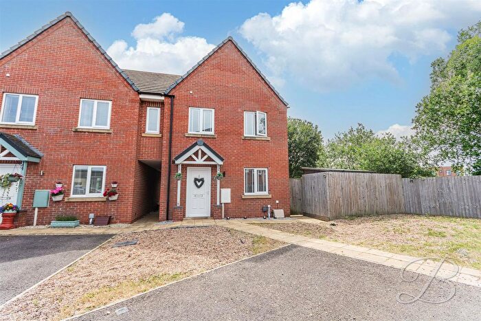 3 Bedroom End Of Terrace House For Sale In Davy Close, Ollerton, Newark, NG22
