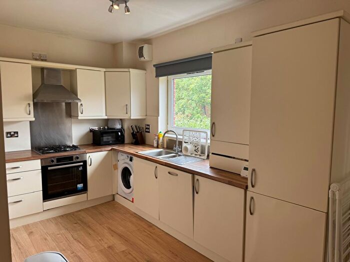 3 Bedroom Flat To Rent In New Mart Place, Edinburgh, EH14