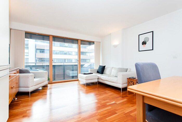 2 Bedroom Apartment For Sale In Poole Street, London, N1