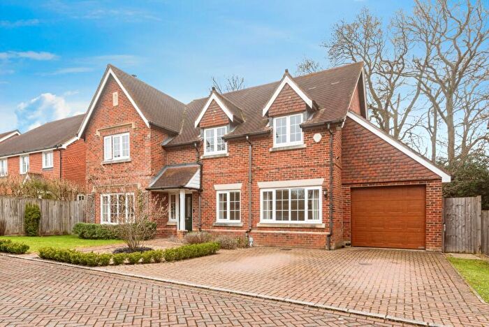 5 Bedroom Detached House For Sale In Blackthorn Close, Baughurst, Hampshire, RG26