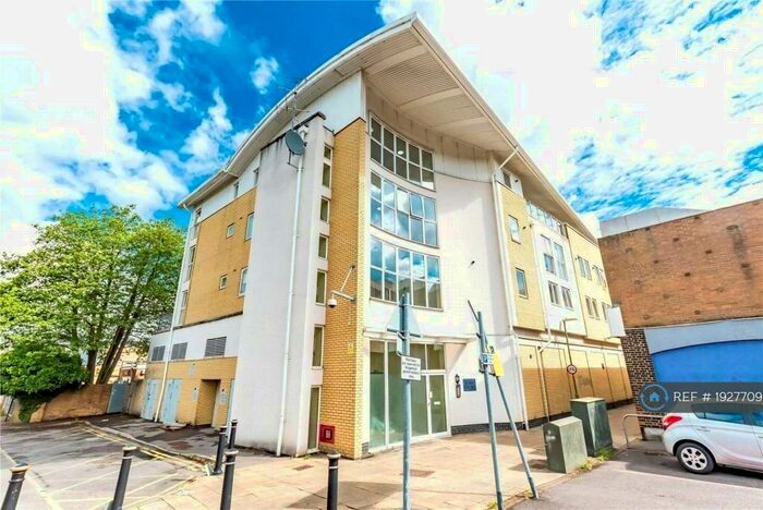 1 Bedroom Flat To Rent In Dukes Court, Farnborough, GU14
