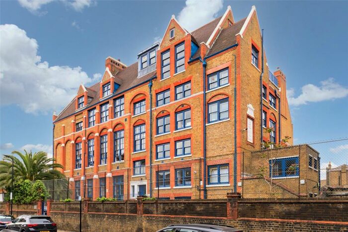 2 Bedroom Apartment To Rent In Rutland Road, Victoria Park, Hackney, E9