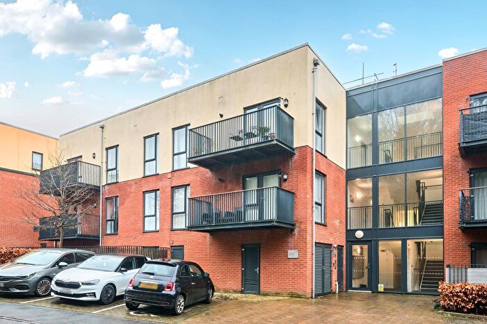 2 Bedroom Flat For Sale In High Wycombe, Buckinghamshire, HP13
