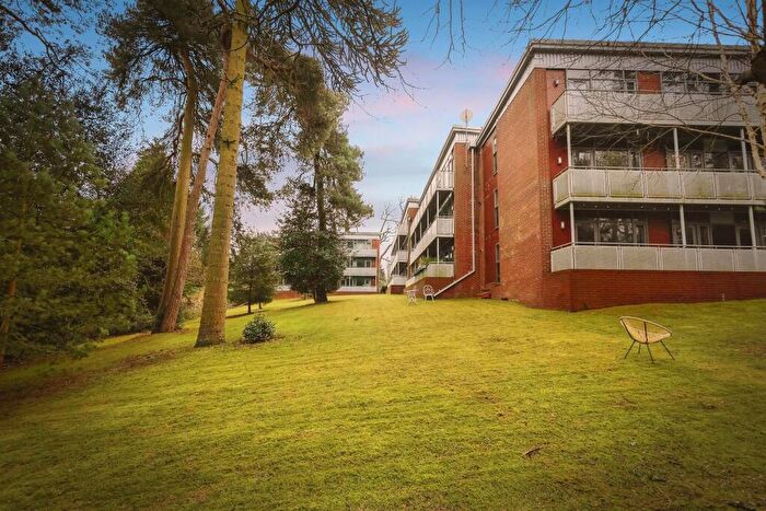 2 Bedroom Flat For Sale In Hawthorne Gardens, Birmingham, B13
