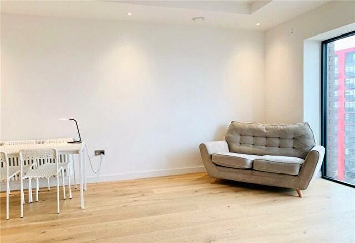 1 Bedroom Flat To Rent In Modena House, Lyell Street, London, Greater London, E14