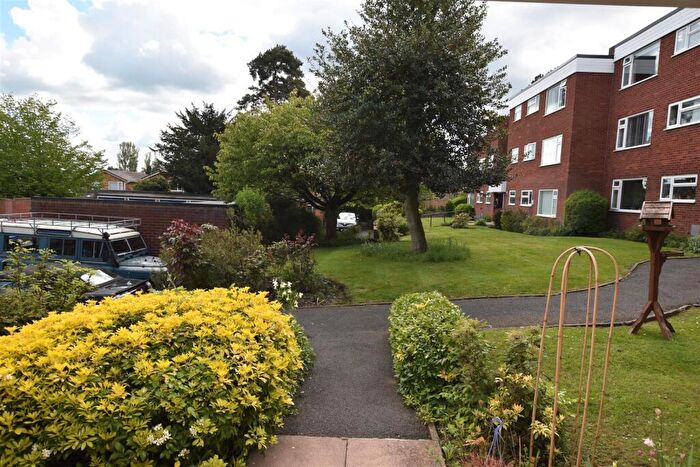 2 Bedroom Flat To Rent In Somerleyton Court, Kidderminster, DY10