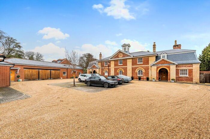 2 Bedroom Bungalow To Rent In Stableyard Mews, Sarisbury Green, Southampton, Hampshire, SO31