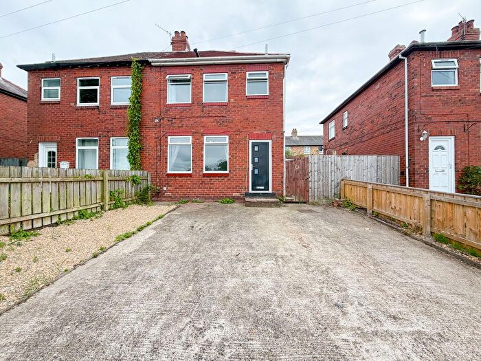 3 Bedroom Semi-Detached House For Sale In River View, Blaydon, NE21