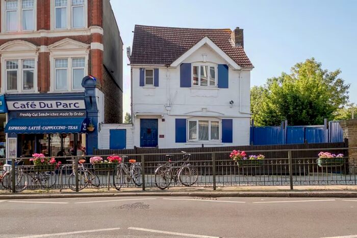 1 Bedroom Flat To Rent In Arthur Road, Wimbledon, London, SW19