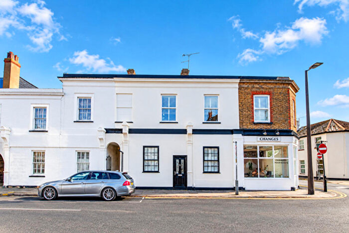 2 Bedroom Maisonette For Sale In High Street, Shoeburyness, SS3