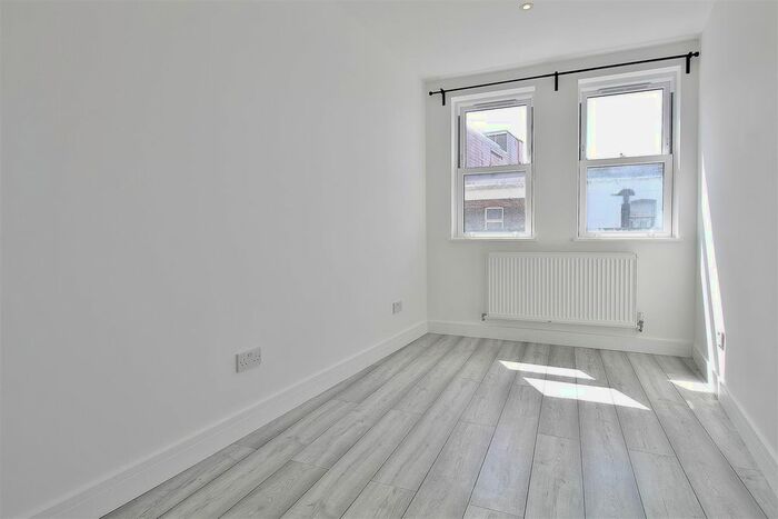 2 Bedroom Flat To Rent In High Street, Hounslow, TW3