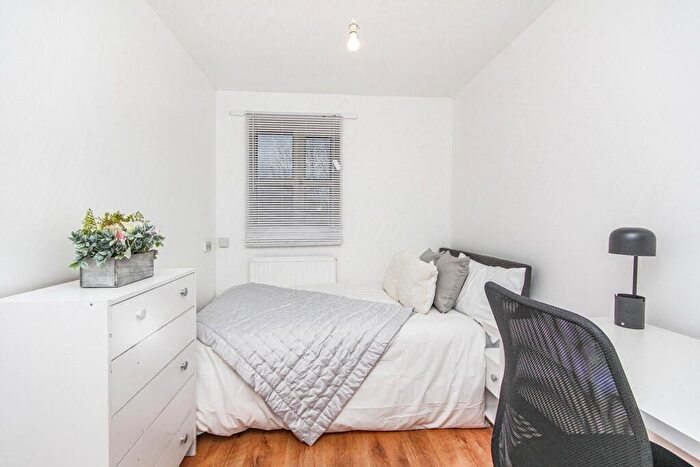 5 Bedroom Semi-Detached House To Rent In Gadd Street, Nottingham, NG7