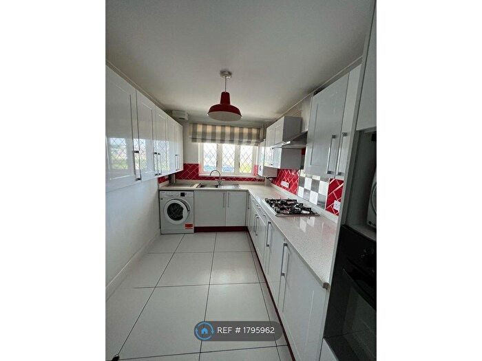 4 Bedroom Terraced House To Rent In Lee Conservancy Road, London, E9