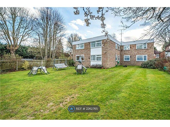 2 Bedroom Flat To Rent In The Avenue, Hatch End, Pinner, HA5