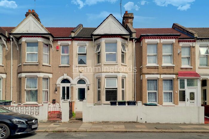4 Bedroom Terraced House To Rent In Springfield Road, London, N15
