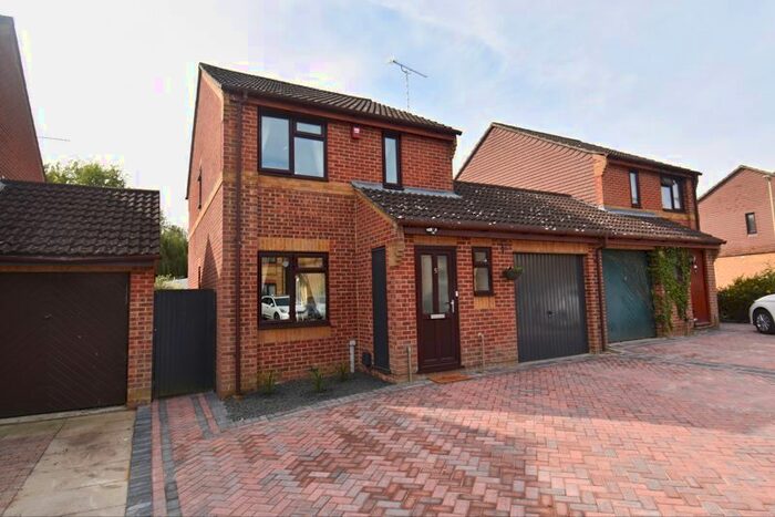 3 Bedroom Semi-Detached House To Rent In Merryfield, Chineham, Basingstoke RG24
