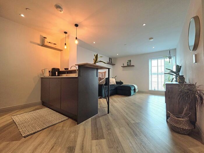 1 Bedroom Flat For Sale In The Cosmopolitan - Commercial Road, Lower Parkstone, BH14