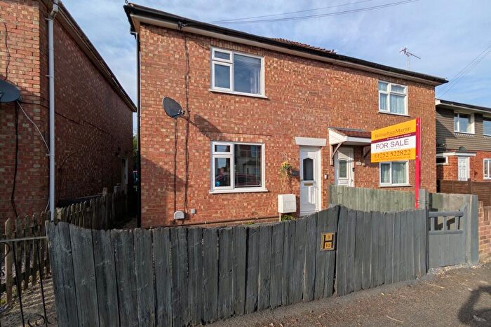 2 Bedroom Semi Detached House For Sale In Stone Street, Aldershot, GU12